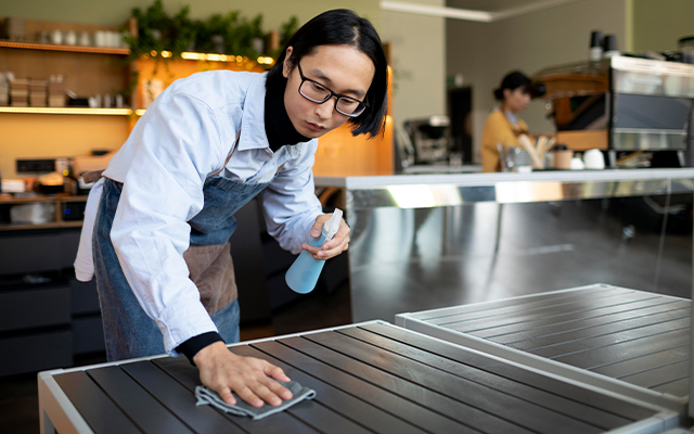 PMS et hygiène en cuisine professionnelle : Les 4 piliers de la sécurité alimentaire