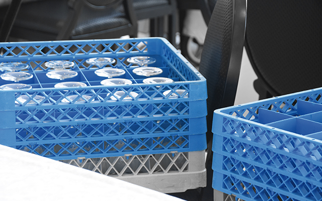 Washing racks for professional dishwashers