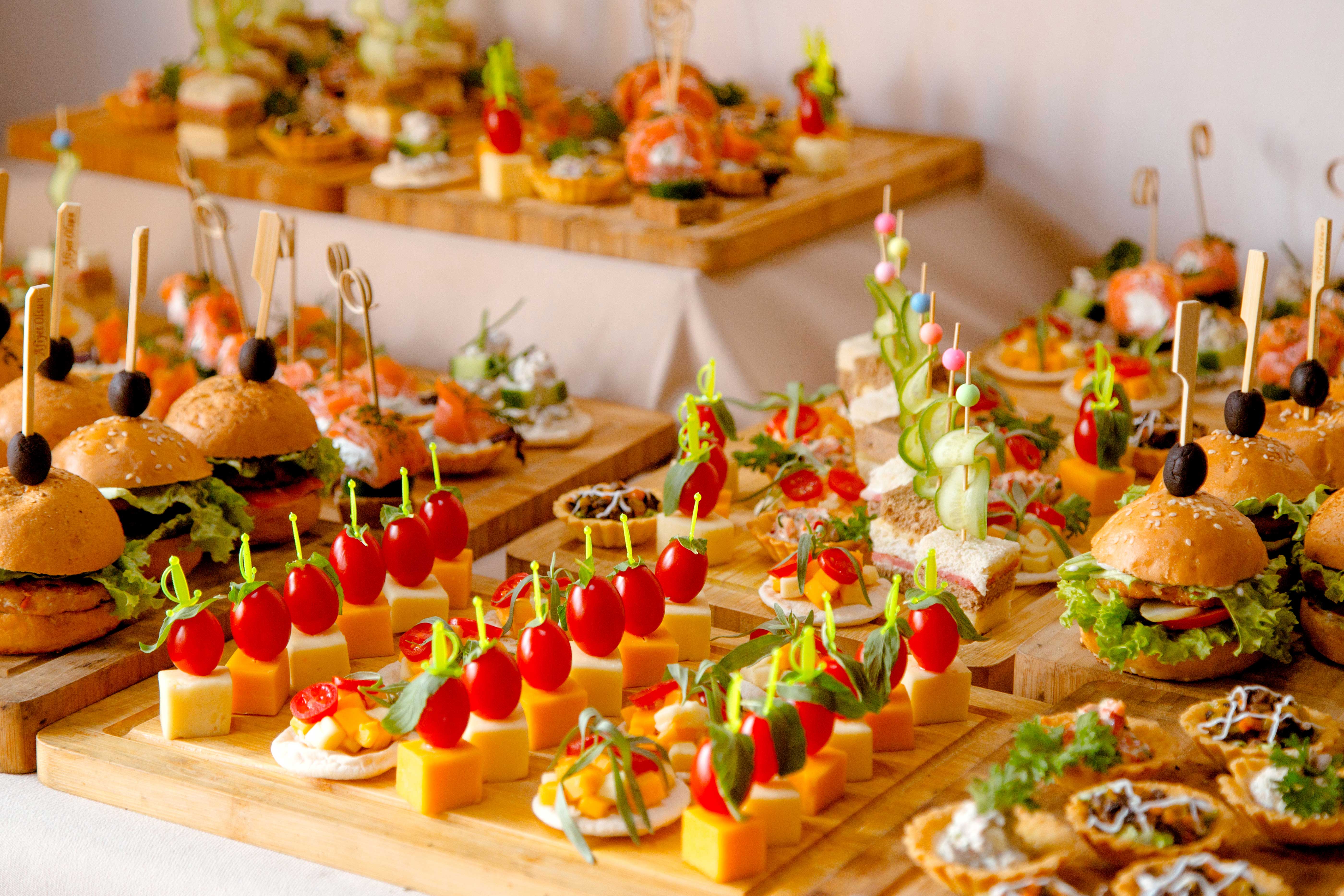 Vue sur un buffet pour un mariage